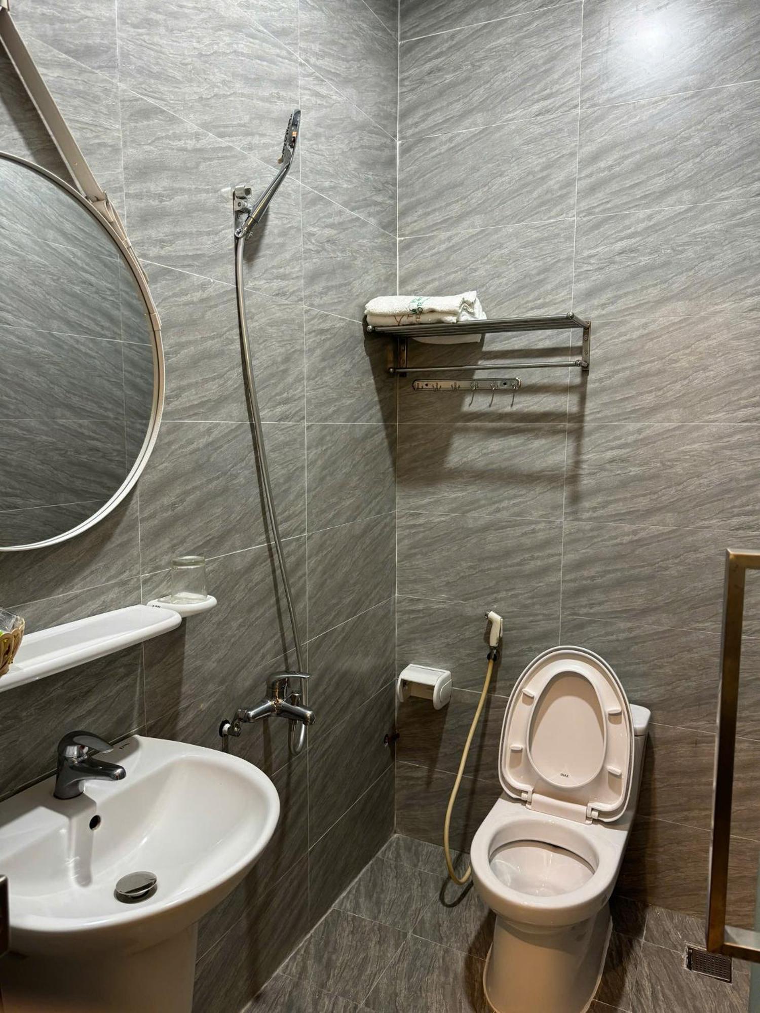 Thanh Thu 1 Hotel Kon Tum Bagian luar foto